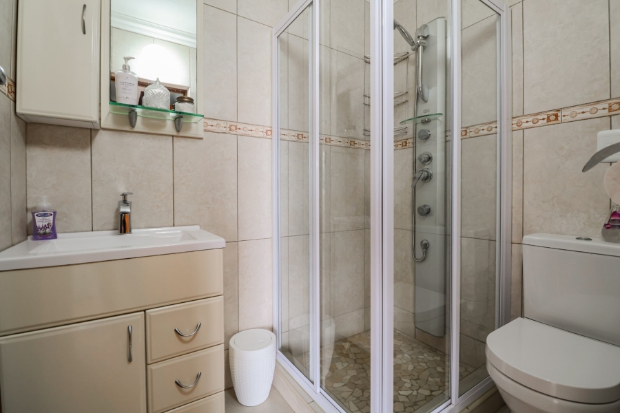 5 Bedroom Property for Sale in Outeniqua Strand Western Cape